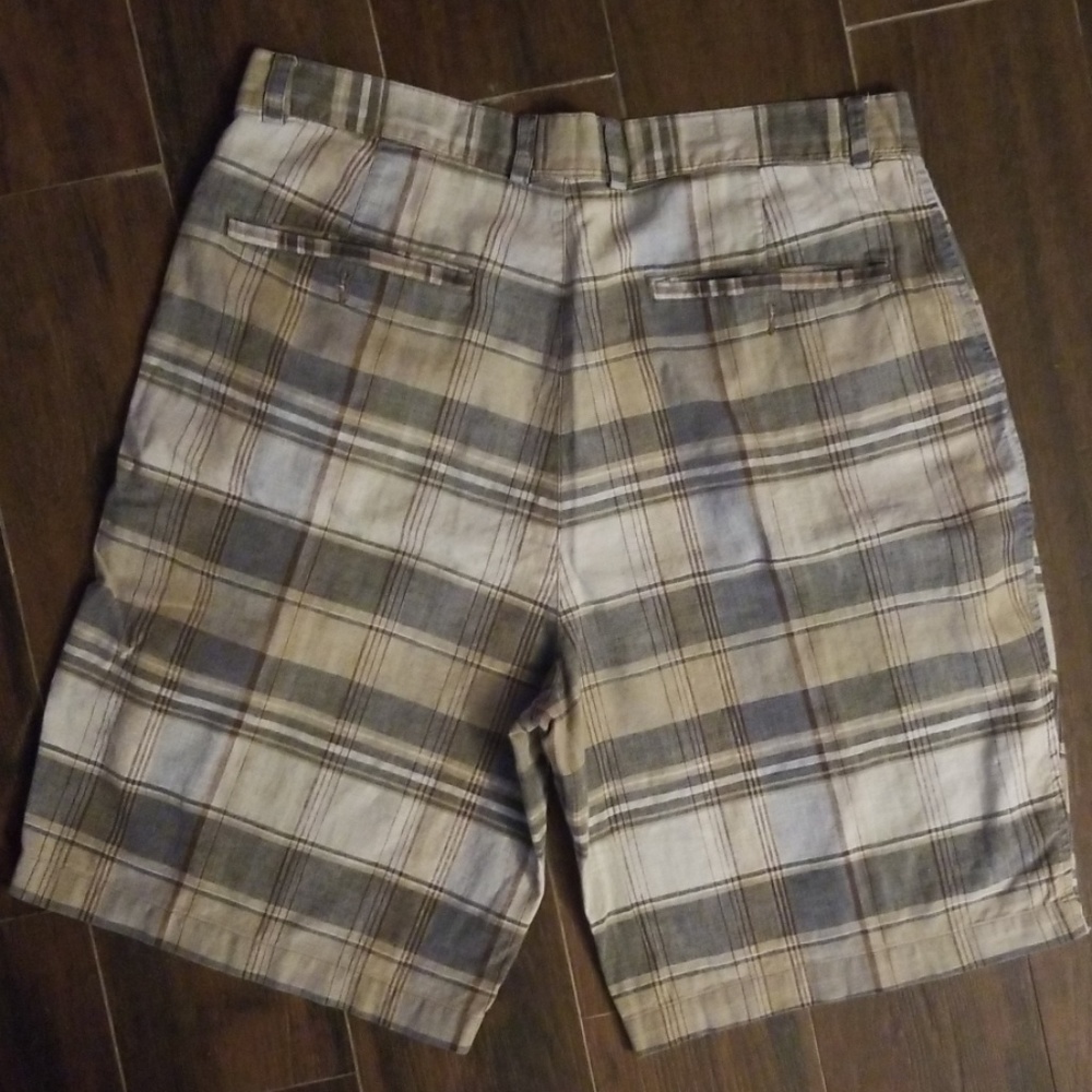 Shorts - Picture 3 of 3